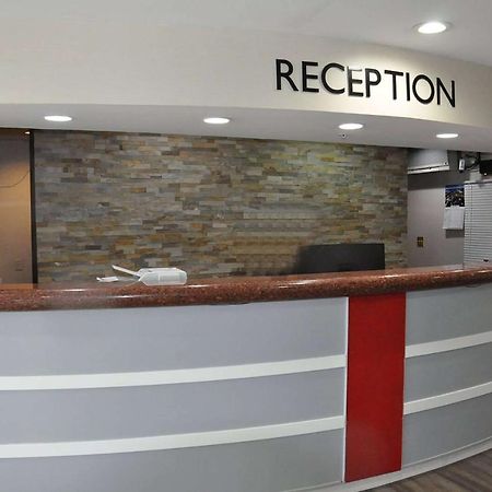 Ramada By Wyndham Abbotsford Hotel Exterior foto