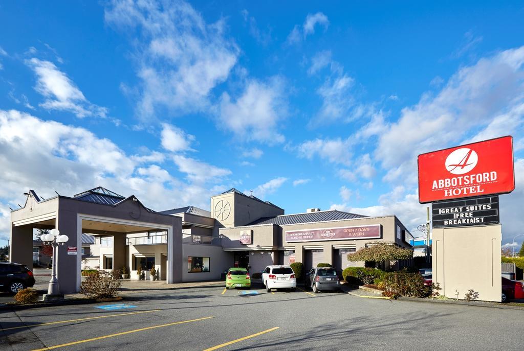Ramada By Wyndham Abbotsford Hotel Exterior foto