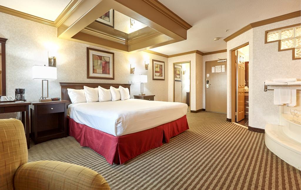 Ramada By Wyndham Abbotsford Hotel Exterior foto