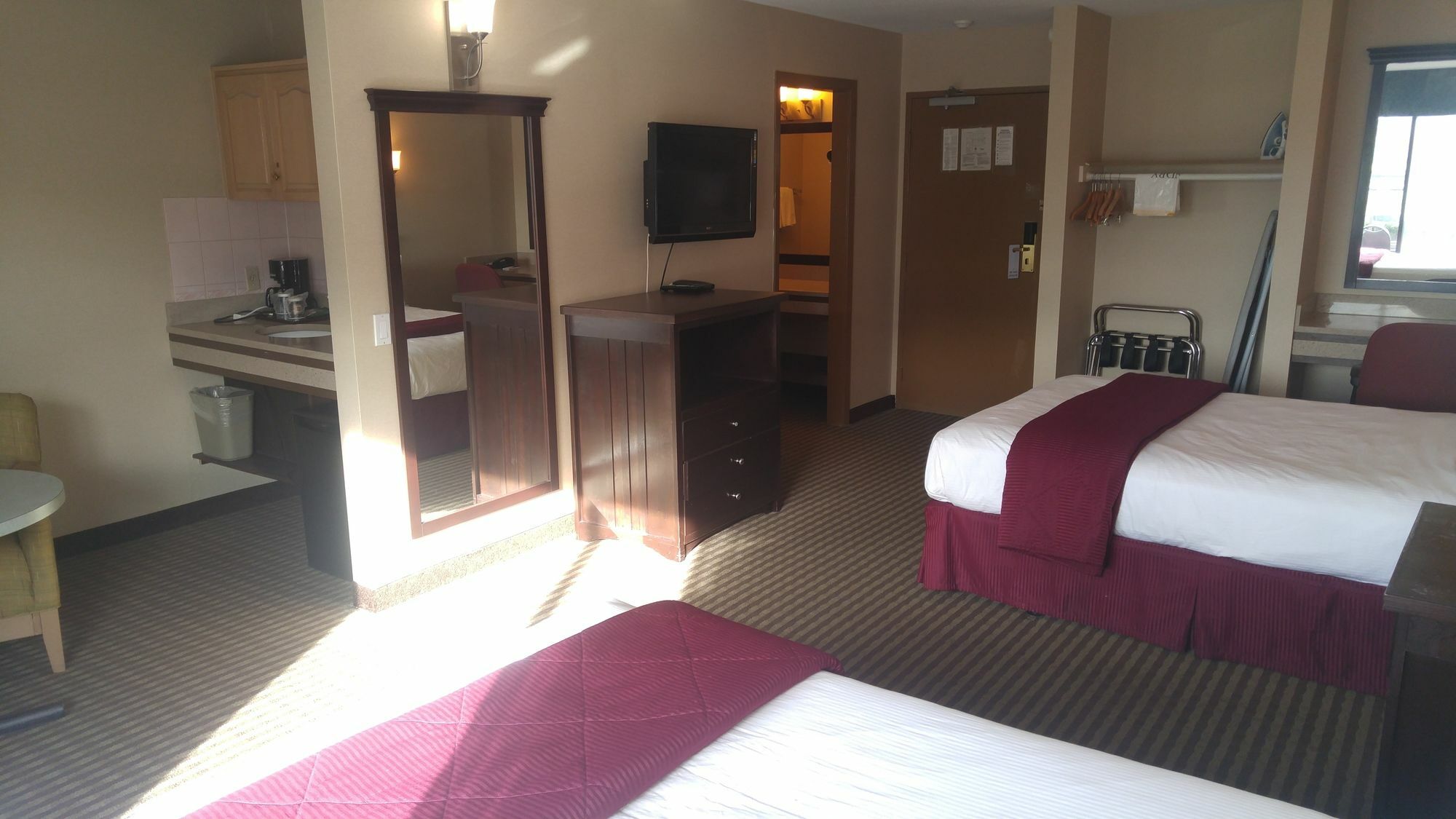 Ramada By Wyndham Abbotsford Hotel Exterior foto