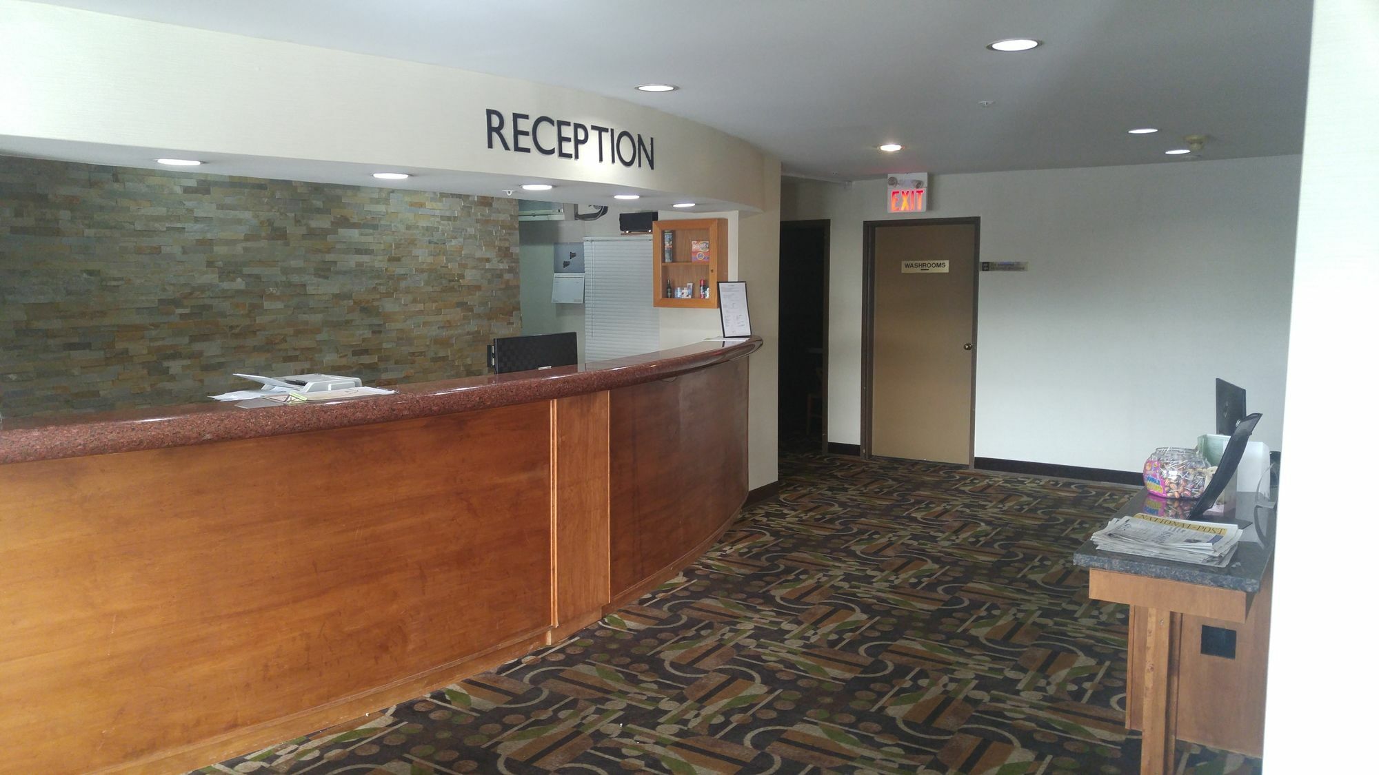 Ramada By Wyndham Abbotsford Hotel Exterior foto