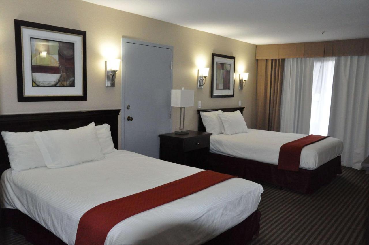 Ramada By Wyndham Abbotsford Hotel Exterior foto