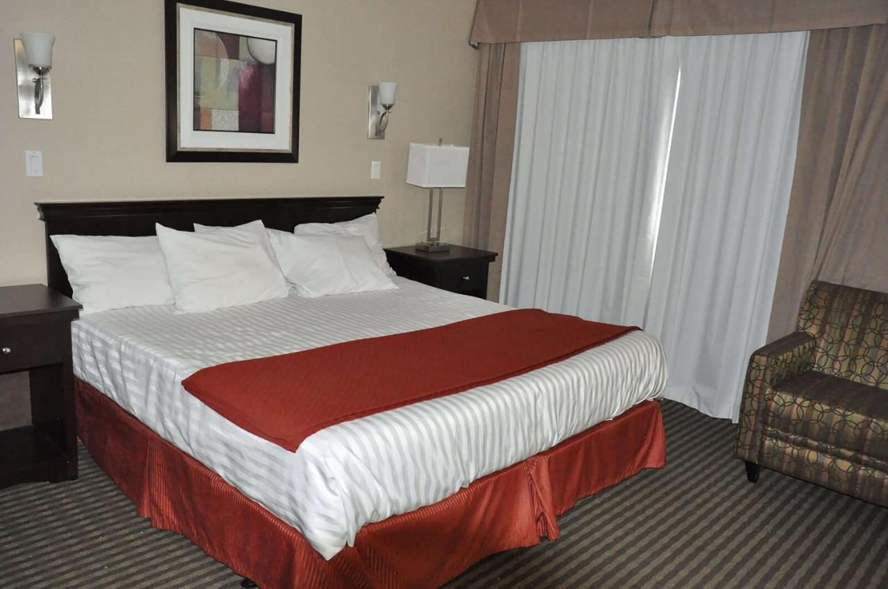 Ramada By Wyndham Abbotsford Hotel Exterior foto